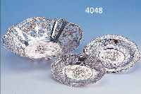 KONVOLUT ANBIETSCHäLCHEN UND -TELLERCHEN, DEUTSCH UM 1900/10, 800ER SILBER, BAROCKSTIL, DURCHBRUCHARBEIT, MITTIG PUTTENSZENERIE, VER. MAßE: 12.5 ...