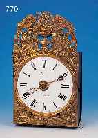 COMTOISE, SOG. MONATSLäUFER, FRANKREICH UM 1880/90, GEPRäGTE MESSINGUMRANDUNG, FLORAL VERZIERT MIT ROCAILLEN U. VöGELN, EMAILZIFFER-BLATT ...