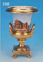 VASE, THüRINGEN, UM 1835, PORZELLAN, REICH VERGOLDET, IN ZWEI KARTUSCHEN SEHR FEINE BUNTE ...
