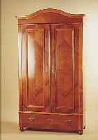 KLEIDERSCHRANK, DEUTSCH UM 1900, NUßBAUMFUR-NIER, EIN BODEN, EINE SOCKELSCHUBLADE, KASSET.TüREN, M.: 196X118X55 CM.