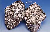 2 SILBER-VOTIVGABEN/WEIHWASSERBEHäLTER, SILBERBLECH GEPRäGT, MIT MADONNENDARST., H CA. 24-25 CM