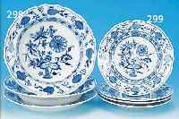 EIN FLACHER UND ZWEI TIEFE TELLER, MEISSEN, UM 1880, PORZELLAN, BLAUES ZWIEBELMUSTER, MIN. BEST., D. JE CA. 24 BZW. 23 CM