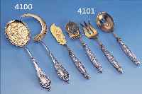 EISVORLEGEBESTECK, DEUTSCH, SCHWäBISCH GMüND UM 1890, MEISTERMARKE HUGO BöHM, 800ER SILBER, GEBRAUCHSTEILE VERGOLDET, FLORAL GRA- VIERT. ...