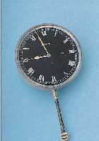 LE COULTRE & CIE EINBAUBORDUHR MIT 8-TAGEWERK, ALUMINIUMGEH., SCHW. KONTRASTZIFFERBL., AUFZUG U. ZEIGERST. üBER BIEGSAME WELLE AUßEN 6, ...