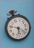 JUNGHANS TASCHENWECKER, DEUTSCHLAND UM 1928,METALL BRüN., AUFSTELLB., EMAILBL., KAL. 7R, GEH.- U. WECKWERK 1 FEDERHAUS, AKUSTIK AUF ...