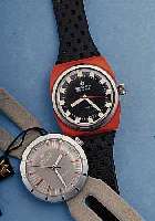 KONVOLUT: 5 JUNGHANS HERRENARMBANDUHREN, SERIE OLYMPIC, DEUTSCHLAND UM 1972, UNGETR. LAGERW., 4X FIBERGLASGEH. M. KAUTSCHUKBäNDERN,1X METALL ...