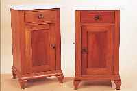 PAAR NACHTSCHRäNKCHEN, DEUTSCH, UM 1900/20, KIRSCHBAUM MASSIV, HELLE MARMORPLATTEN, L. ALTERSSPUREN
