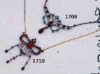 COLLIER MIT GRANATEN, BöHMEN UM 1900, KLASS. JUGENDSTIL, METALL VERGOLDET, KETTCHEN WOHL SEK., L. CA. 50 CM
