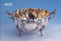 DOPPELHENKELANBIETSCHALE, GEBR. FRIEDLäNDERBERLIN, UM 1900, 800ER SILBER, INNENVERGOLDET,FEINER GUß, NACHGESTOCHEN, BAROCKSTIL, AUF 4 FüßEN, ...