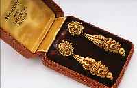PAAR OHRGEHäNGE, WOHL ÖSTERREICH UM 1835, BIEDERMEIER, 585/000-SPäTER NACHGESTEMPELT, AUFWENDIGE FILIGRANARBEIT NACH ALTGRIECH. VORBILD ...