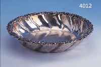 ANBIETSCHALE, RUMäNIEN 30ER JAHRE, 800ER SILBER, CA. 800 G, D CA. 27 CM, RAND ABSTRAKT FLORAL VERZIERT, H CA. 5.5 CM