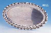 OVALES TABLETT, RUMäNIEN 30ER JAHRE, SILBER, GEPRüFT, CA. 650 G, CA. 44 X 26 CM, RAND GEBUCKELT, GEBR.-SP., PASSEND ZU KAT.- NR. 10-4010