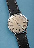 ZENITH HERRENARMBANDUHR AUTOMATIK, SCHWEIZ UM 1965, EDELST., BODEN GESCHR., DATUM ZWI- SCHEN 4 U. 5, VERS. BLATT L. FL., ZENTRALRO- TOR, 25 ST., ...