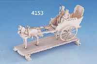 MINIATUR-KUTSCHE, BEIN, NIEDERLANDE UM 1860/70, FEIN AUSGEARBEITET, SAMMELWüRDIG, MSUEAL, AUF SOCKEL, DEKORATIV, CA. 6 X 10.5 X 4 CM