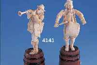 2 ELFENBEINFIGUREN, DEUTSCH ERBACH UM 1900/10,ELFENBEIN, TROMMLER UND TROMPETER, BESCH., GEKLEBT, FEIN GESCHNITZT, AUS BUCHENTONNE, SAMMELW., ...