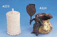 PINSELBECHER MIT ABSCHRAUBBAREM DECKEL, CHINA UM 1900, ELFENBEIN, GEDRECHSELT, AUFWEND. GESCHNITZTE WANDUNG MIT WINDDRACHEN, DECKEL ...