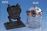 DECKELDOSE, FRANKREICH UM 1900, KORPUS GLAS, WOHL BACCARAT, FACETTIERT, GE- SCHNITTEN UND GESCHLIFFEN, KLASSIZISTISCHE GOLDMALEREI, ...