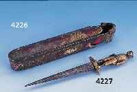 BRIEFöFFNER, TOLEDO UM 1860, GRIFF IN FORM EINES FISCHES, FEIN GRAVIERT, TEILVERGOLDET, KLINGE KORRODIERT, GRIFF BRONZE
