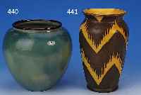 VASE, KARLSRUHER MAJOLIKA, SIGN. PROF. LAEUGER, MIT GRüN-GRüNGELB-CHARGIERENDER LAUFGLASUR, H. CA. 16,5 CM