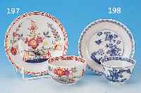 KOPPCHEN MIT UNTERTASSE, MEISSEN, UM 1735, PORZELLAN, BLAUE BEMALUNG UNTER GLASUR, QUALI-TäTVOLLER DEKOR VON INDIANISCHER BLUME, MALER-MARKE W, ...