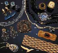 PAAR OHRGEHäNGE MIT BRILLANTEN, GG/WG/RG 750/000, 18 BRILLANTEN ZUS. CA. 0.16 CT FEINES WEIß/VSI, BEWEGL. GEARBEITET, PASSEND ZU ...