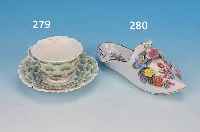 TASSE MIT UNTERTASSE, MEISSEN, UM 1860, PORZELLAN, REICH RELIEFIERTER SCHUPPENDEKOR, GRüN VERLAUFENDE BEMALUNG, GOLDSTAFFAGE, DIE- SE BER., ...