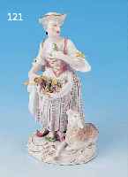 PORZELLANFIGUR, MEISSEN, MARCOLINI, UM 1790, SCHäFERIN MIT FLöTE U. SCHAF, IN DER SCHüRZE VOLLPLAST. BLüMCHEN U. BLäTTER, KAENDLER-MO- DELL, ...