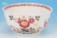SCHALE, MEISSEN, UM 1790, PORZELLAN, QUALI- TäTVOLLE BUNTE BEMALUNG, SCHöNER UMLAUFENDER KAKIEMONDEKOR, AUCH INNEN, GOLDSTAFFAGE, D. 16,5 ...