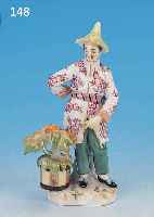 PORZELLANFIGUR, MEISSEN, ANFANG 20. JH., JAPANER MIT ORANGENBäUMCHEN, BUNTE BEMALUNG, GOLDSTAFFAGE, H. 13 CM