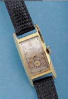 GRUEN CURVEX ARMBANDUHR, SCHWEIZ/USA UM 1940, GG-FILLED, GEZ. RECT.-FORM IN SICH EXTREM GEW., MAßE CA. 42 X 20 MM, LEDERB. NEU,BODEN ...