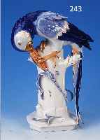 PORZELLANFIGUR, SCHWARZBURGER WERKSTäTTEN, ENTWURF ARTHUR STORCH 1923-24, AUSFORMUNG U1446 VON 1929, PAPAGEI MIT MAISKOLBEN, AUF ACHTECKIGEM ...