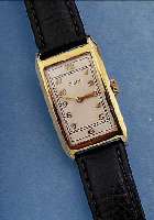 ELGIN HERRENARMBANDUHR, USA UM 1936, GG- FILLED, RECT.-FORM, BODEN GEDR., BLATT VERS., FORMANKERW. IN MASSIVBAUW., 7 ST., KOMP.-UNR.,BREG.-SPIR., ...