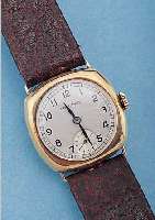 LONGINES HERRENARMBANDUHR, SCHWEIZ UM 1922, ROSE-G. 585/000, CARREE-CAMBRE-FORM, BODEN U. GLASR. GEDR., BLATT REST., 16 ST., ANKERW. VERS., ...