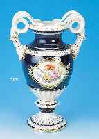 DOPPELHENKELVASE, MEISSEN, UM 1900, PORZELLAN, H. 39 CM, Z.T. KOBALTBLAUER RAND, IN KARTUSCHE BLUMENBOUQUETMALEREI, ...