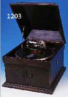 GRAMMOPHON, 30/40ER JAHRE, IN ORIGINALHOLZ- GEHäUSE, M. CA. 32 X 40 X 45 CM, MIT EINER SCHALLPLATTE, L. ALTERS- U. GEBR.-SP., ...