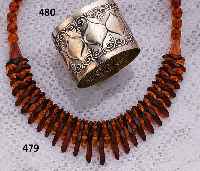 BERNSTEINCOLLIER MIT DIAMANT/FACETTSCHLIFF, SEHR GUTE TRANSPARENTE QUALITäT, ROTBRAUN-/HONIGFARB. BERSTEN, L. CA. 43 CM, DAZU ARMBANDMIT ...