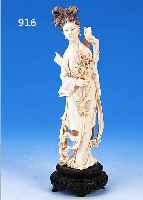 ELFENBEINSKULPTUR, CHINA, MITTE 20. JH., H. 27 CM MIT SOCKEL, ASIATIN MIT BLUME, GESCHNITZT, UND BEMALT, ...