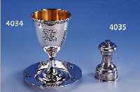 WEINKELCH MIT TABLETT, 925ER SILBER, INNEN- VERGOLDET, AUFGELEGTE FILIGRANVERZIERUNG INBLüTENFORM UND BAND, AUFGESETZTE WEINLAUBVER- ZIERUNG UND ...