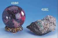 RODOCHROSITKUGEL, D. CA. 11.5 CM, SCHöNE MASERUNG, SOCKEL: METALL MIT WEINLAUB UND WEIßE GLAS-TRAUBEN, VERMUTL. GABLONZ UM 1900, DEKORATIV