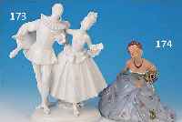 PORZELLANFIGUR, HEUBACH, MODELL FRAUREUTH, UM 1915/20, PORZELLAN, DAME MIT FäCHER UND PIERROT MIT LAUTE (DIESE AM HALS GEKLEBT), H. 33,5 CM
