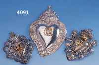 3 SILBER-VOTIVGABEN: FLAMMENDE HERZEN, SILBERBLECH GEPRäGT, TEILVERGOLDET, H CA. 16.5 - 24.5 CM