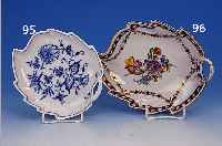 ANBIETSCHALE IN BLATTFORM, MEISSEN, 20. JH., PORZELLAN, BLAUES ZWIEBELMUSTER, CA. 19 X 17 CM