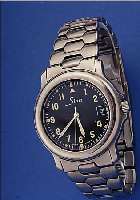 SINN HERRENARMBANDUHR AUTOMATIK CHRONOMETER, REF.-NR. 1131112, SCHWEIZ UM 1990, TITAN, BODEN U. KRONE GESCHR., BEIDSEITIG SAPHIRVER- GL., BEI ...