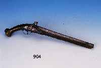 PISTOLE, DEUTSCH, UM 1770-80, NUßBAUMSCHAFT MIT FLACHSCHNITZEREIEN UND MESSINGEINLAGEN, LAUF UND SCHLOß STAHL, STEINSCHLOß, L. CA. 51 CM, ...