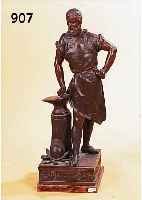 SKULPTUR, FRANKREICH, UM 1890-1900, SPRITZGUß BRONZEFARBEN PATINIERT (BERIEBEN), DARSTELLUNG EINES SCHMIEDES, H. CA. 67 CM