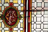 VIER BUNTE BLEIGLASFENSTER, DEUTSCH, UM 1900, BUNTES GLAS, ZWEI MITTIG MIT BLUMENMOTIVEN IN EISENRAHMEN, DREI GLäSER, GESPRUNGEN, ...