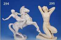PORZELLANSKULPTUR, ROSENTHAL, 30/40ER JAHRE, 37 X 37 CM, EIN FINGER REST. SIGN. ANT. GRADL