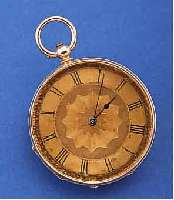 DAMENTASCHEN/ANHäNGEUHR, SCHWEIZ UM 1885, ROSE/G 750/000, VERG. METALLBL., GEBL. STAHL- ZEIGER, RüCKSEITIG BLüTTENDEKOR, MONOGRAMMSP. FREI, ...