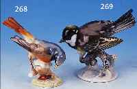 PORZELLANFIGUR, HUTSCHENREUTHER, 50ER J., SIGN. TUTTER, BLAUFINK AUF AST MIT KäFER, SCHöNE NATURALIST. BUNTE BEMALUNG, H. 11 CM
