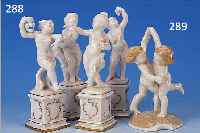 VIER PORZELLANFIGUREN, HUTSCHENREUTHER, 20ER JAHRE, DIE VIER JAHRESZEITEN IN GE- STALT VON PUTTI AUF SOCKEL, GOLDSTAFFAGE, H. CA. 14 ...